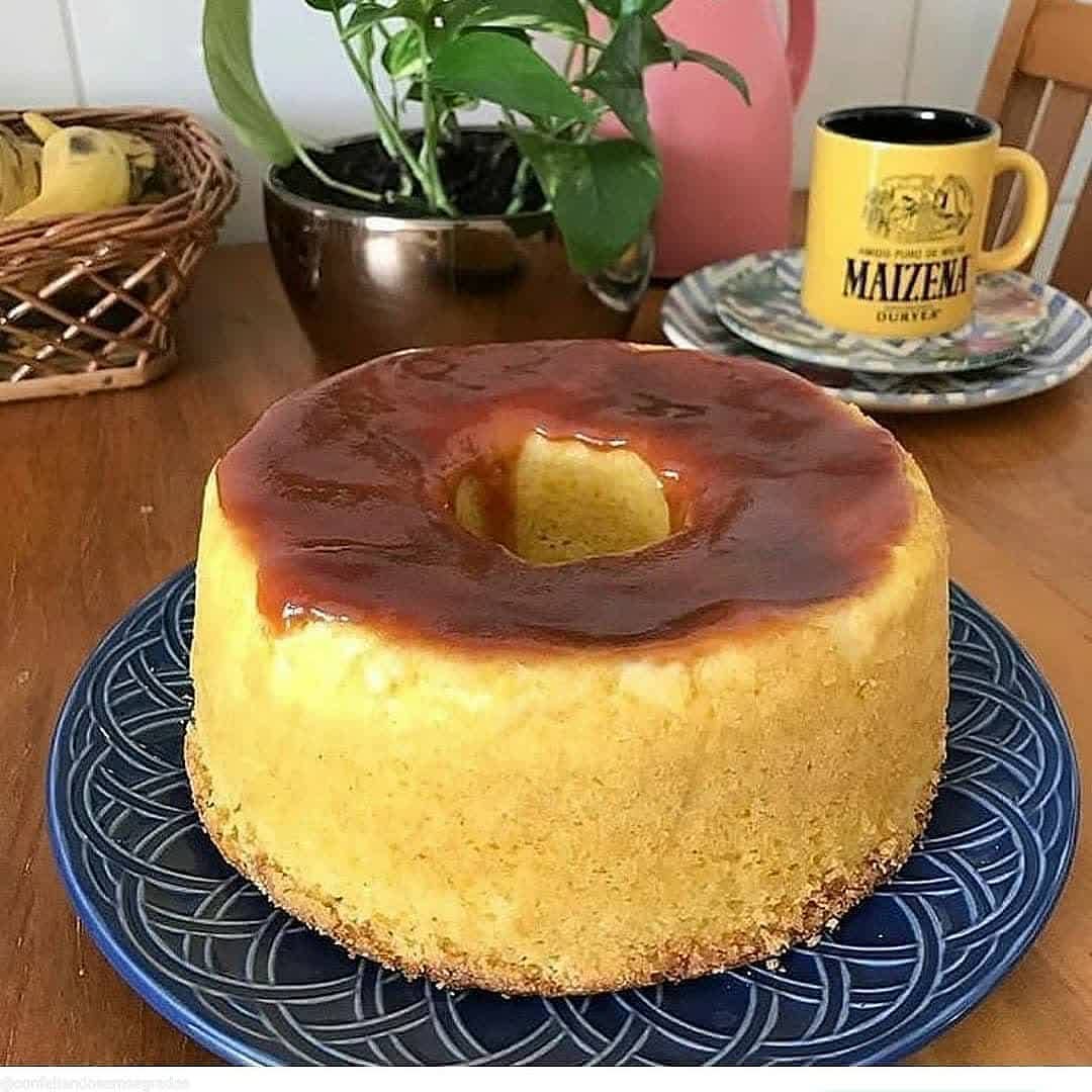 Brazilian Cornmeal Cake with Cream Cheese