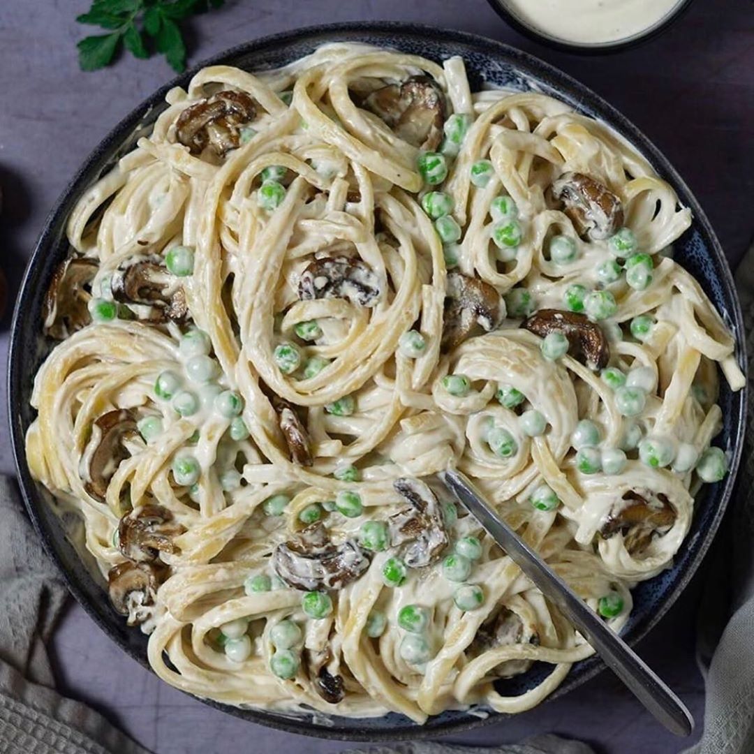 Amazing Creamy Tahini-Garlic Sauce with Linguine, Peas and Fried Mushrooms