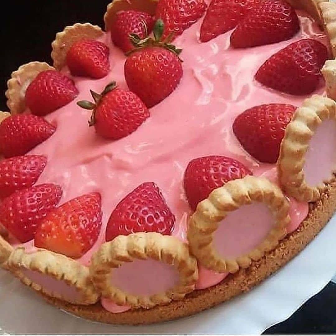 No-Bake Strawberry Mousse Pie
