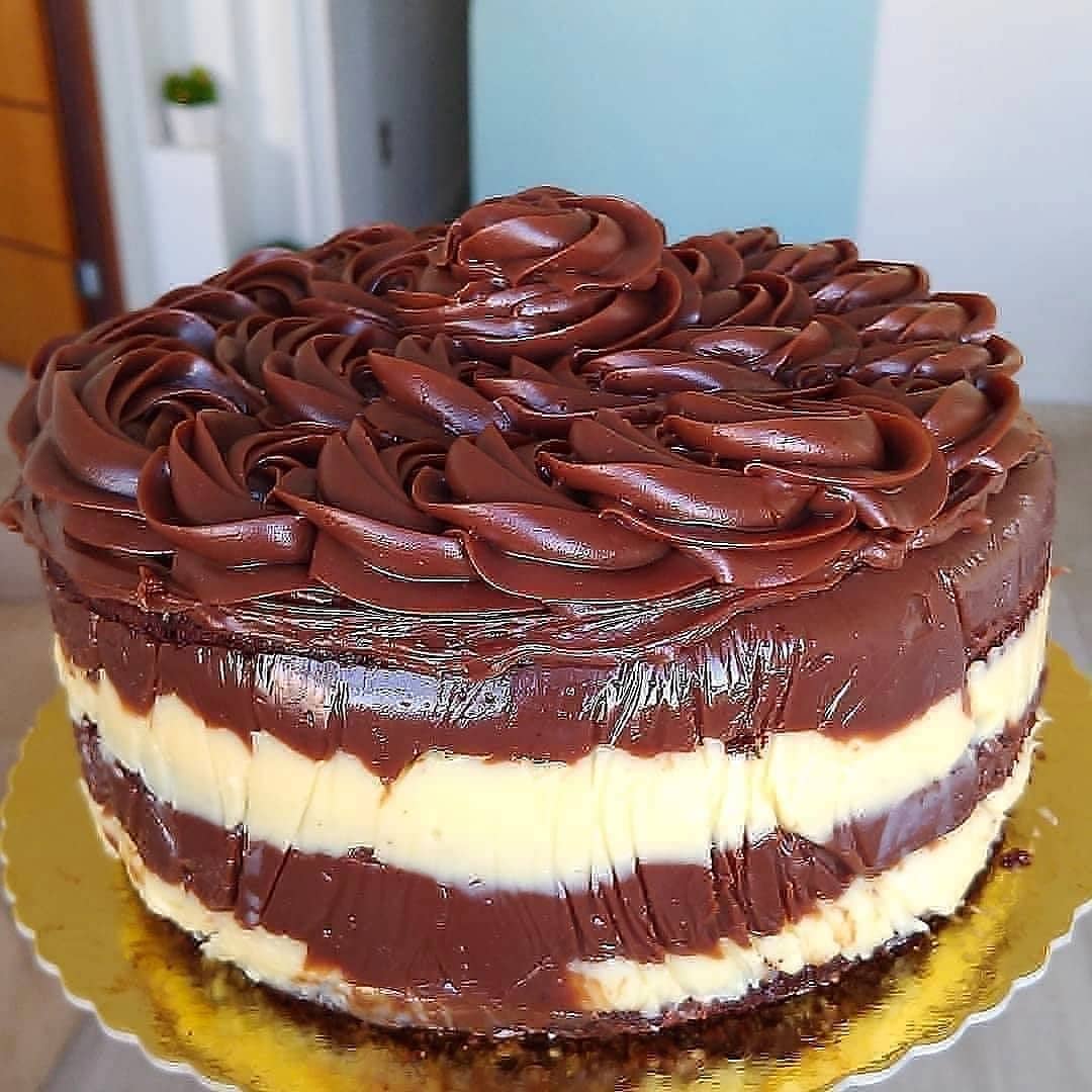 Brazilian Crumbled Cake with Milk and Chocolate Fillings