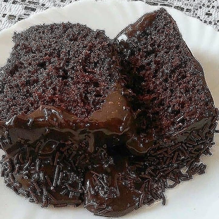 Easy Fluffy Blender Chocolate Cake