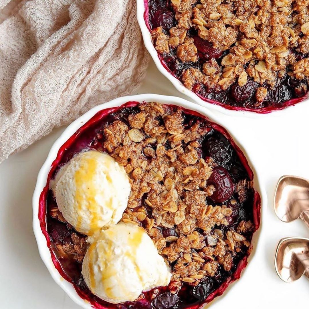 Simple Vegan Blueberry Crumble Dessert