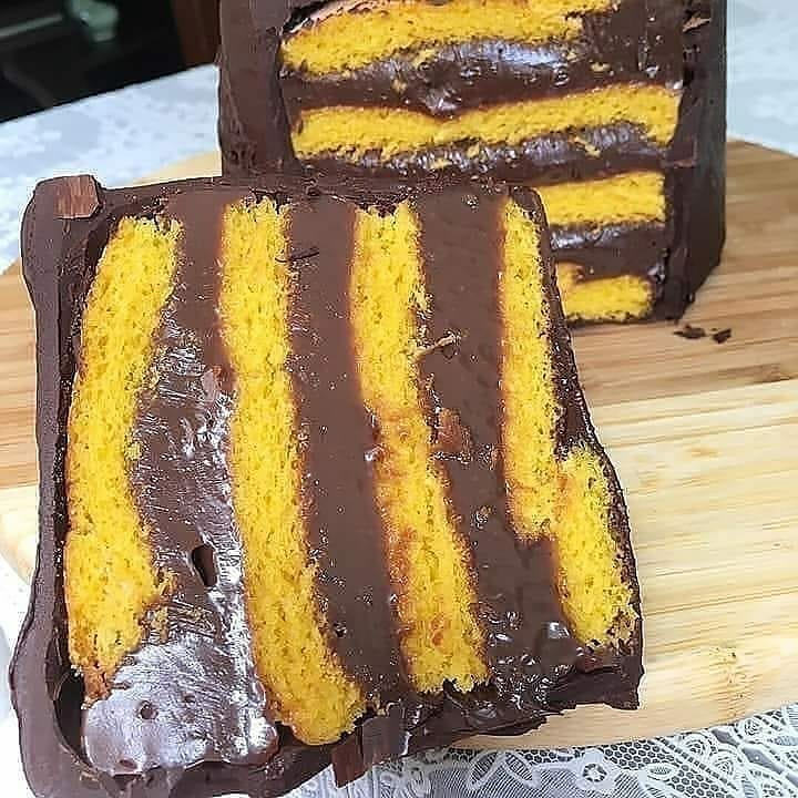 Carrot Bomb Cake with Chocolate Filling and Topping