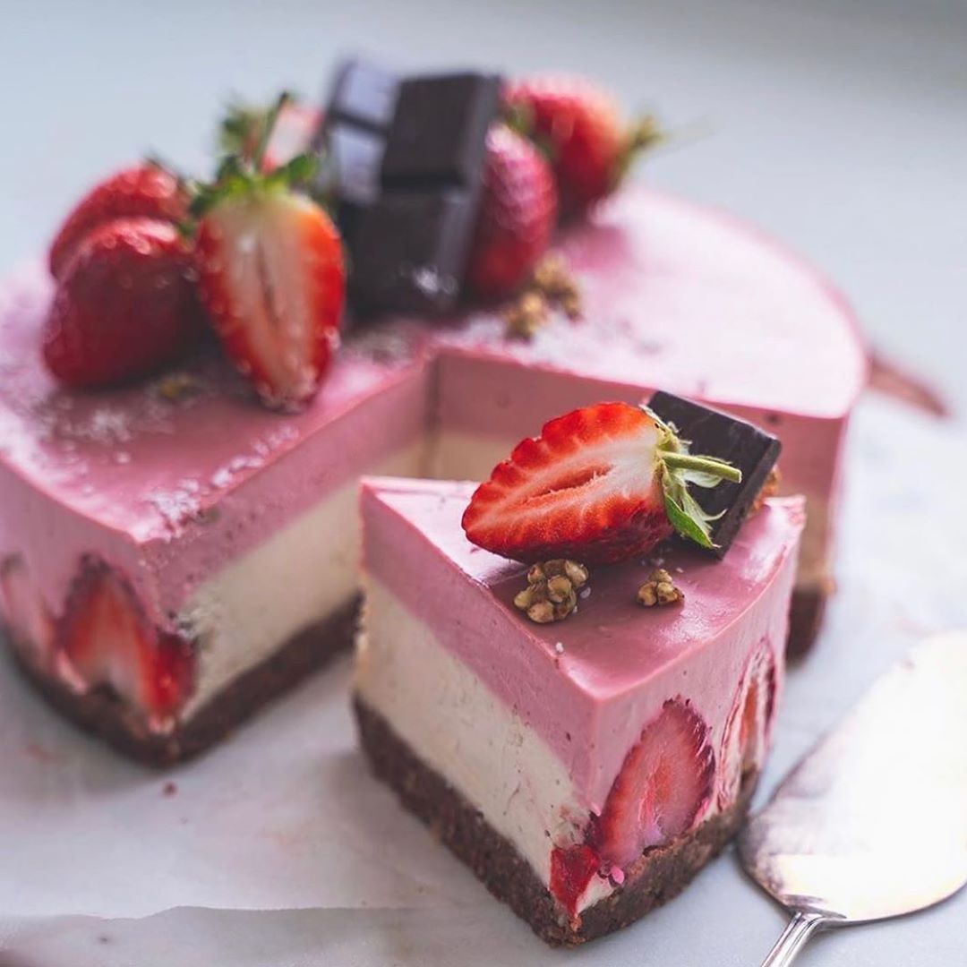 No-Bake Strawberry and Vanilla Cheesecake