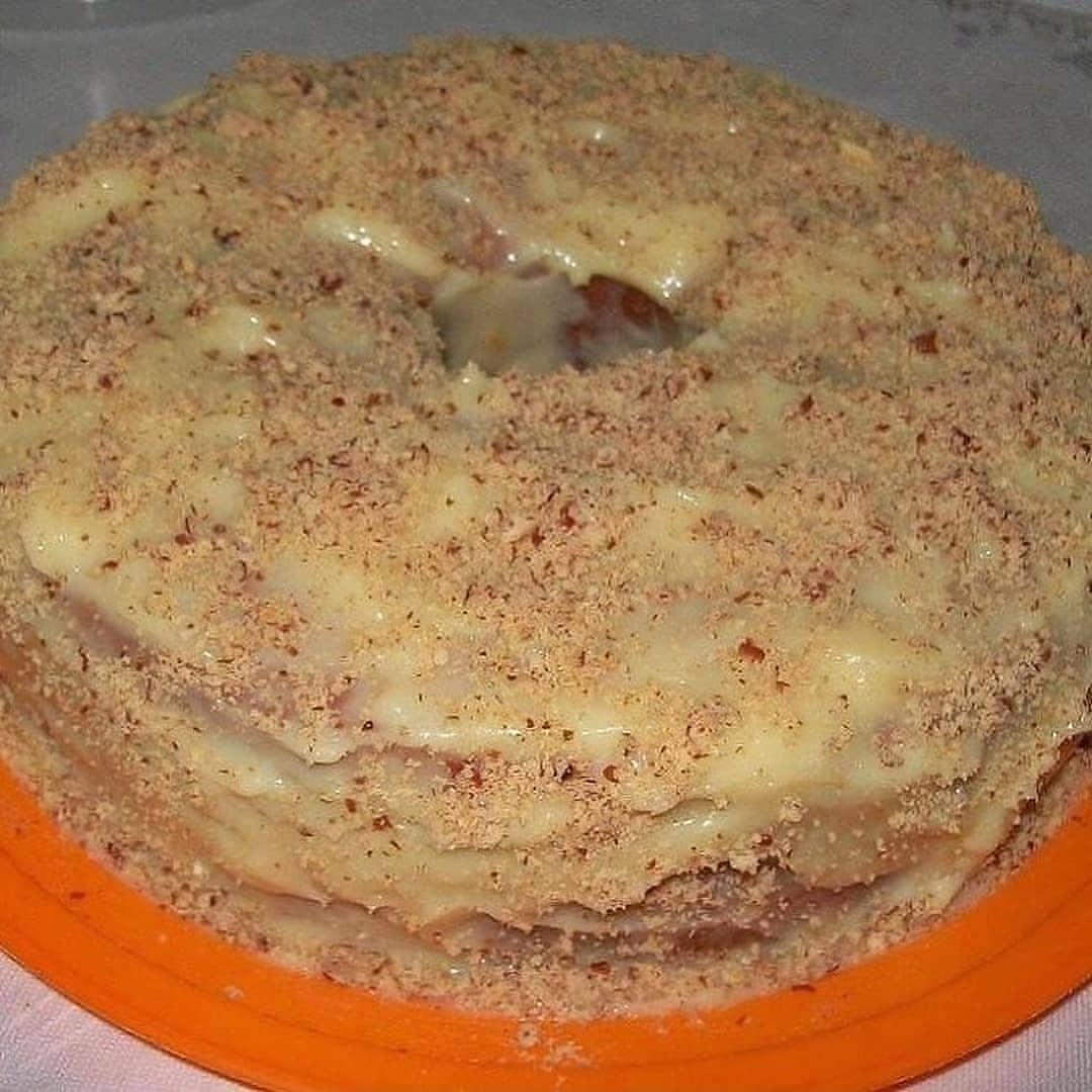 Peanut Cake with Creamy Peanut Filling