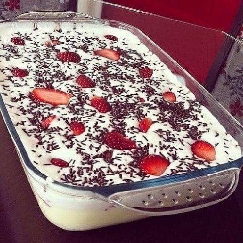Easy Strawberry Cream Dessert with Fresh Berries