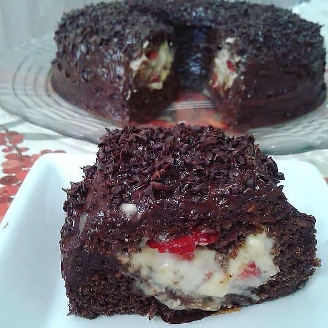 Quick Low Carb Stuffed Bombom Cake