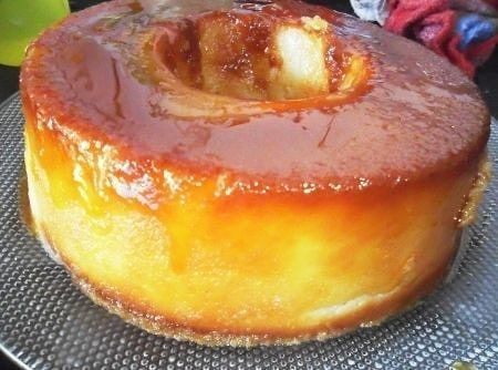 Brazilian Bakery Pudding with Caramel Sauce