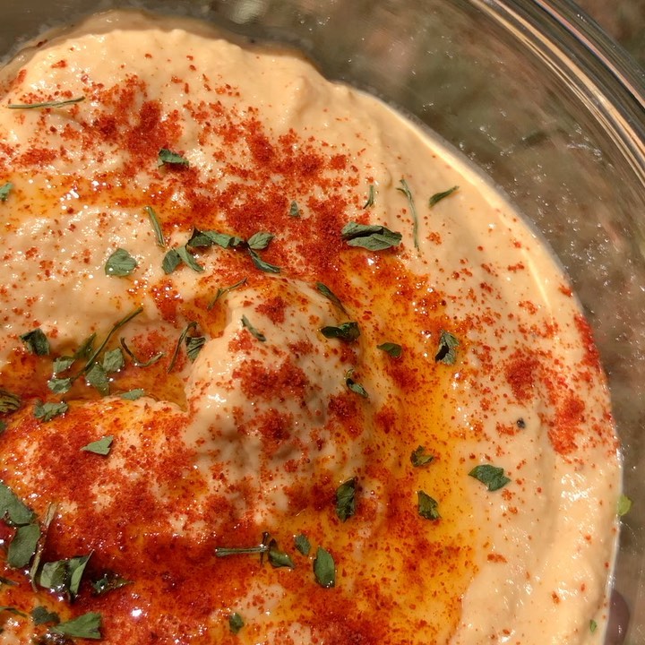 Quick and Easy Homemade Hummus