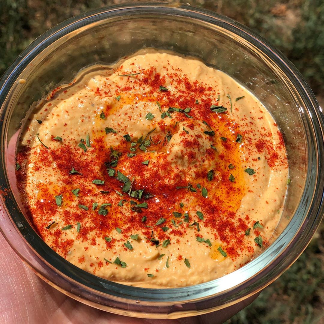 Quick and Easy Homemade Hummus