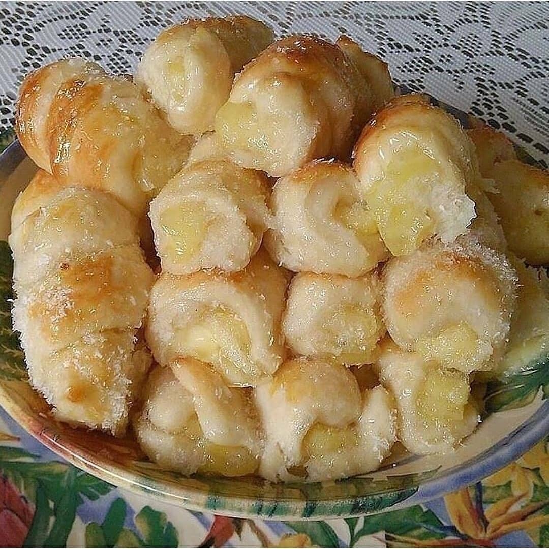 Wonderful Brazilian Cheese Filled Bread Rolls