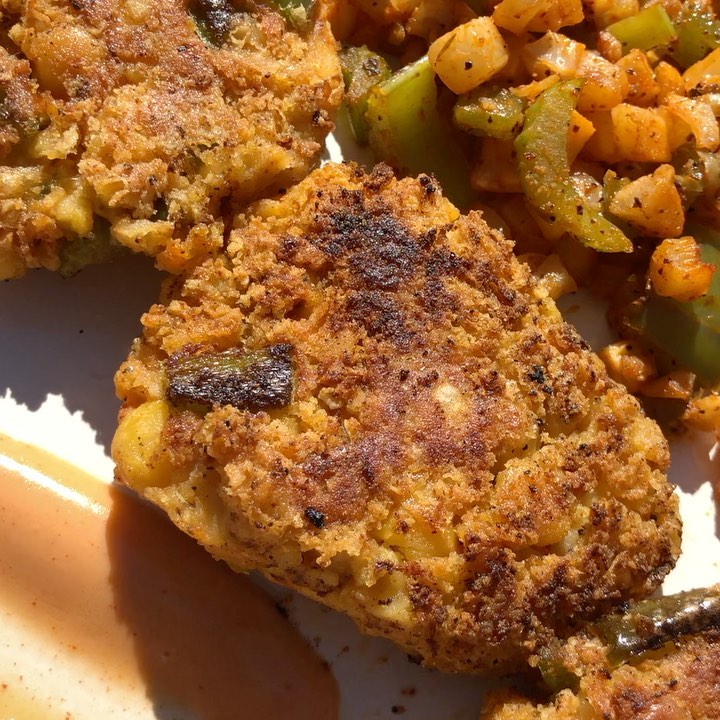 Cajun Chickpea Cakes and Spicy Mayo