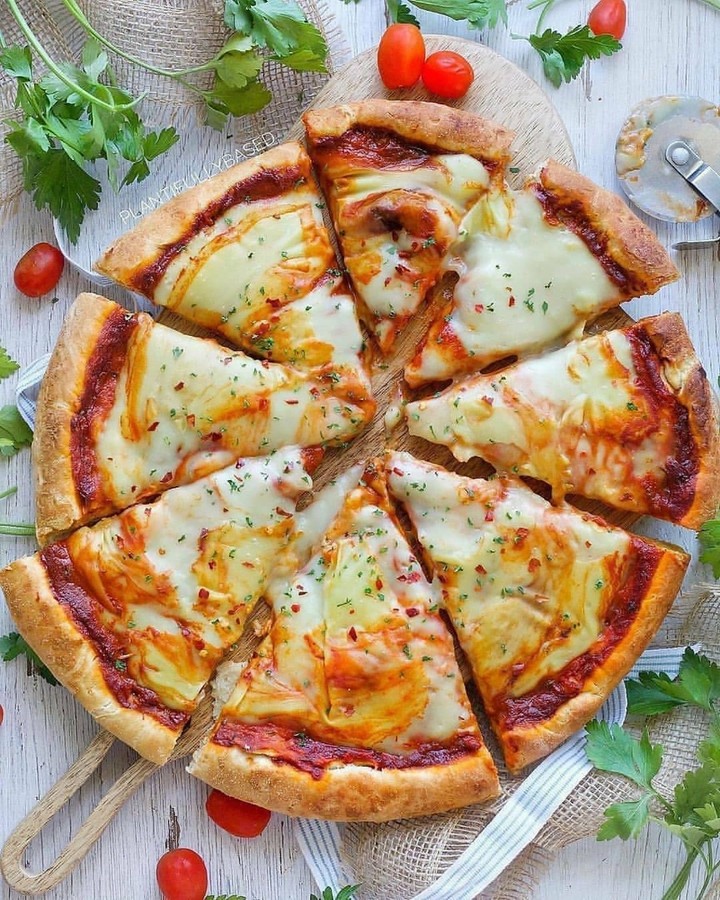 Homemade Vegan Pizza with Cauliflower Cheese