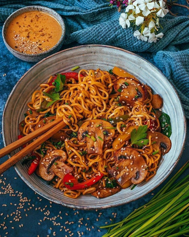 Veggie Noodles with Peanut Butter Sauce