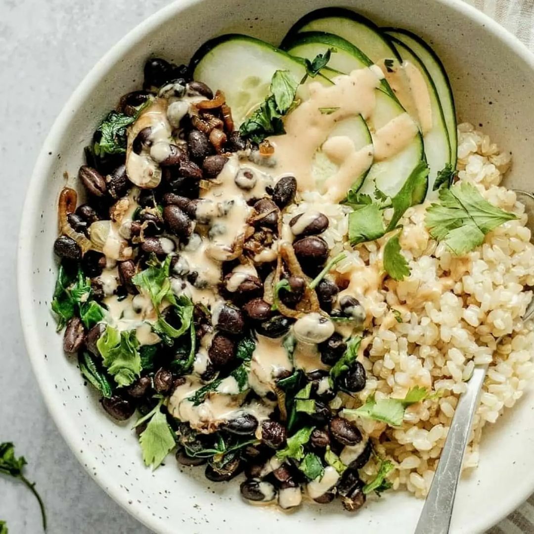 Ginger Black Bean Bowl with Sriracha Dressing