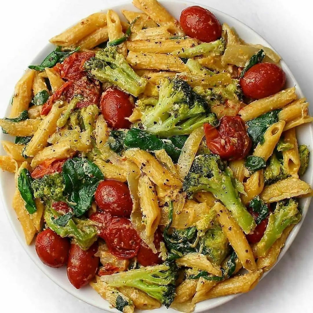 Cheesy Penne with Cherry Tomatoes, Spinach and Broccoli