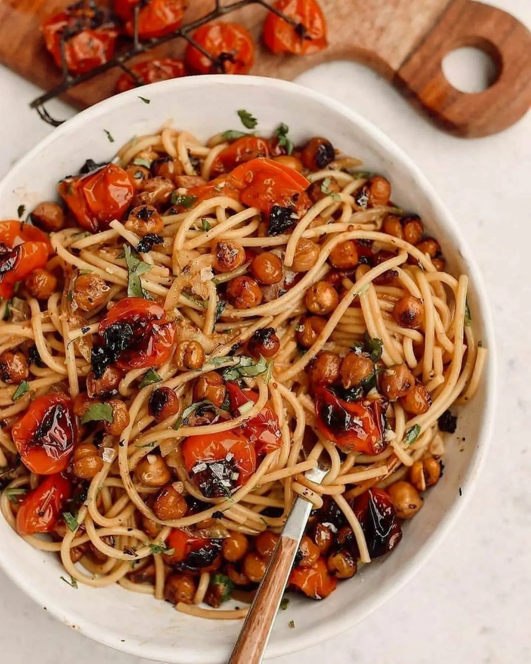 Garlic Roasted Tomato Chickpea Pasta
