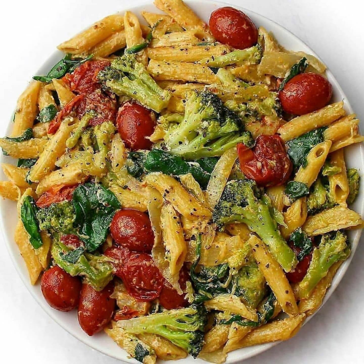 Cheesy Penne with Cherry Tomatoes, Spinach and Broccoli