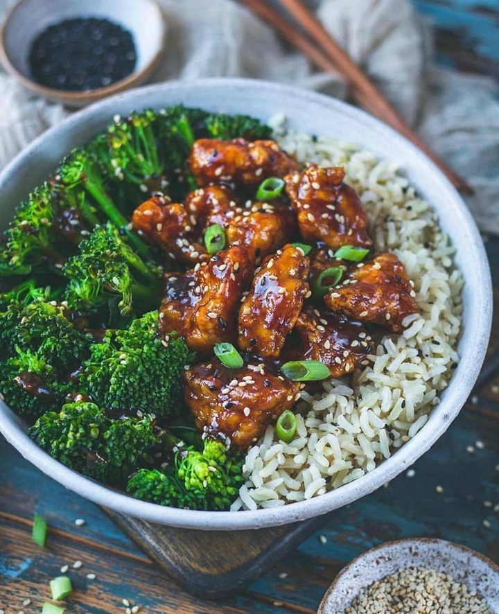 Sticky Ginger Garlic Tofu with Rice and Broccoli