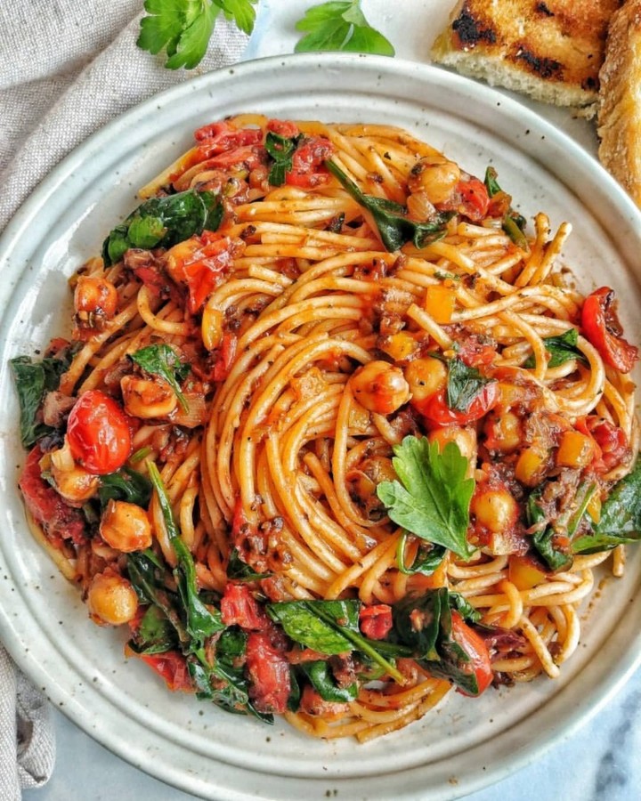 Roasted Tomato Spaghetti with Spinach and Chickpeas