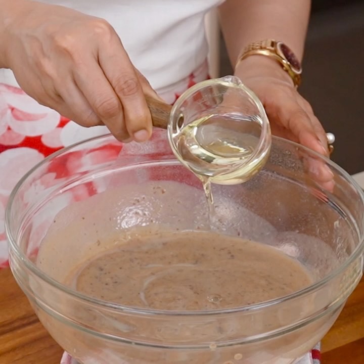 Sugar-Free Date and Walnut Chocolate Cake