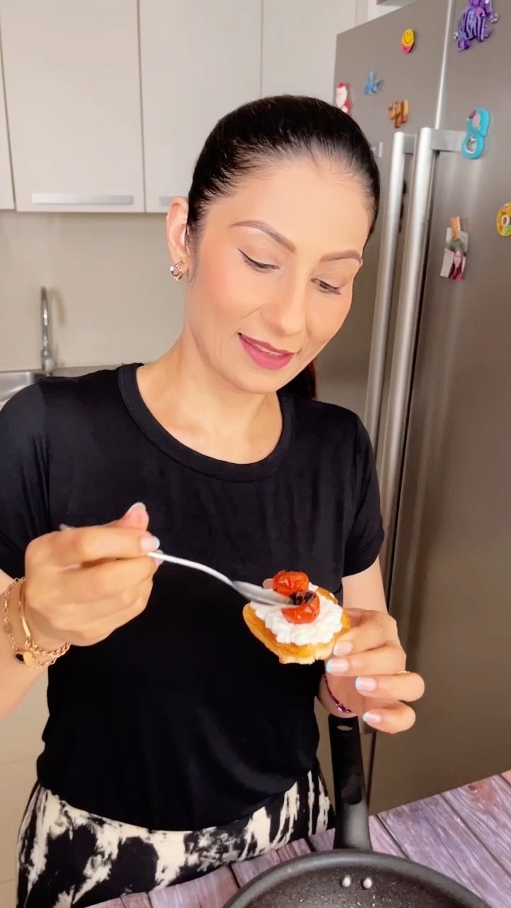 Easy Peasy Tomato Basil Crostini