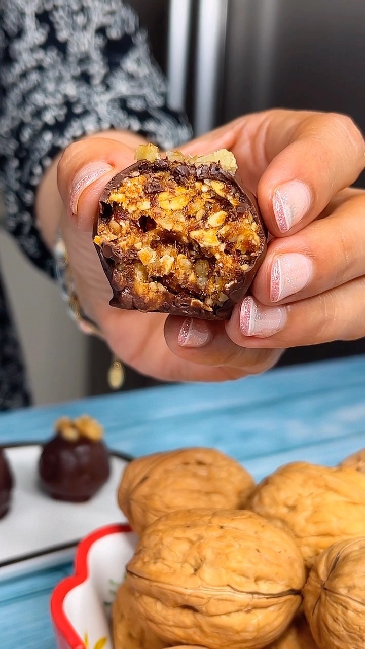 No Sugar Added Dates and Walnut Chocolate