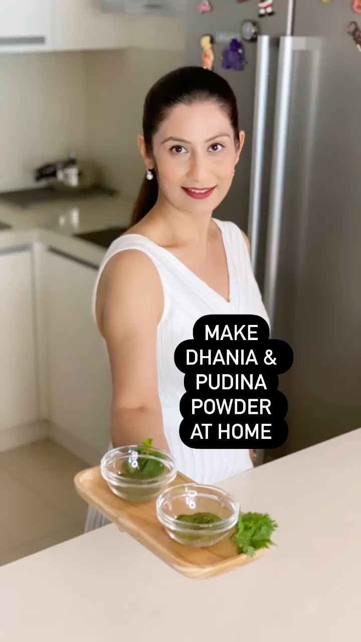 Homemade Coriander and Mint Powder