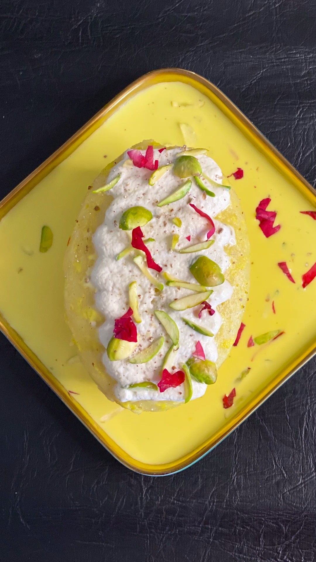 Pressure Cooker Kesar Pista Malai Cake