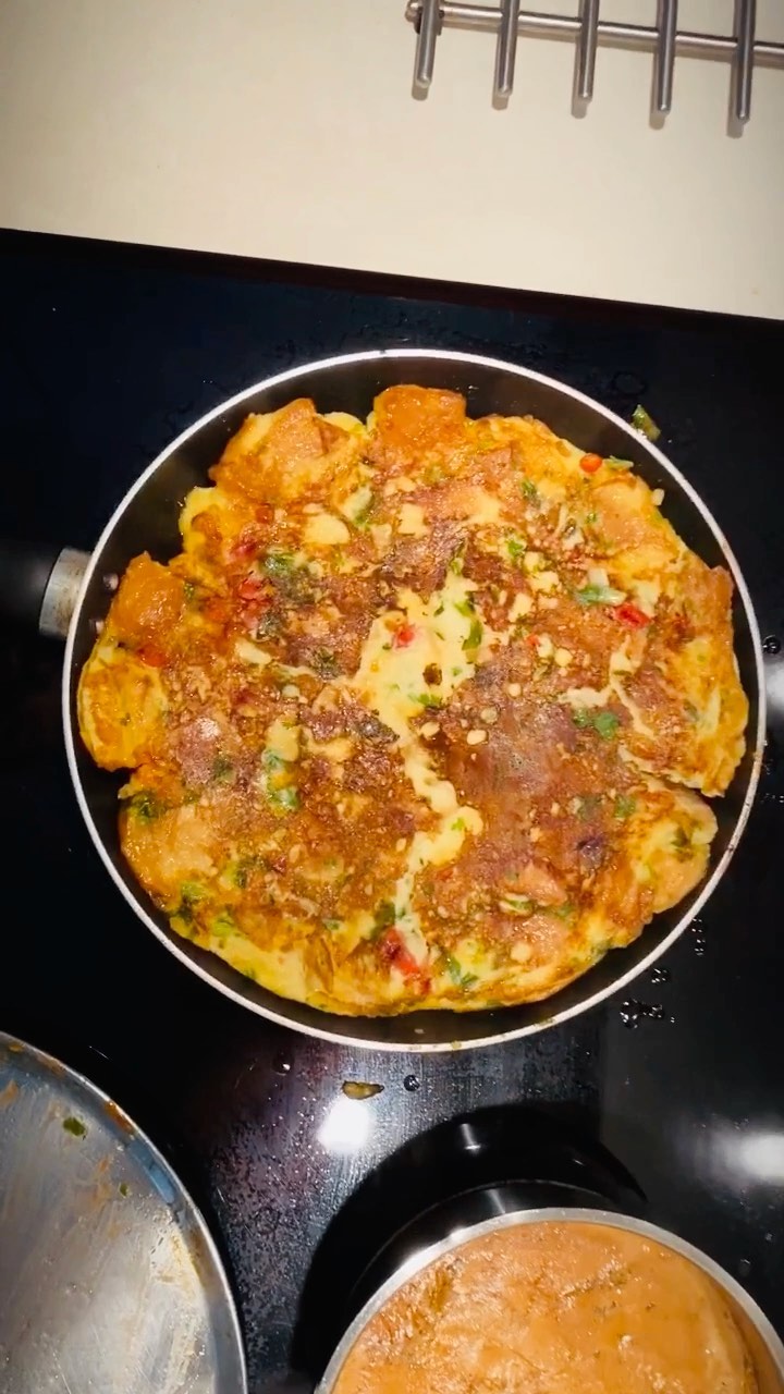 Fluffy Omelet with Bread and Vegetables