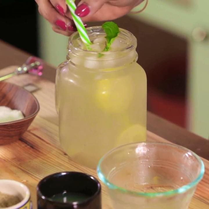 Refreshing Lemonade with Ginger and Mint