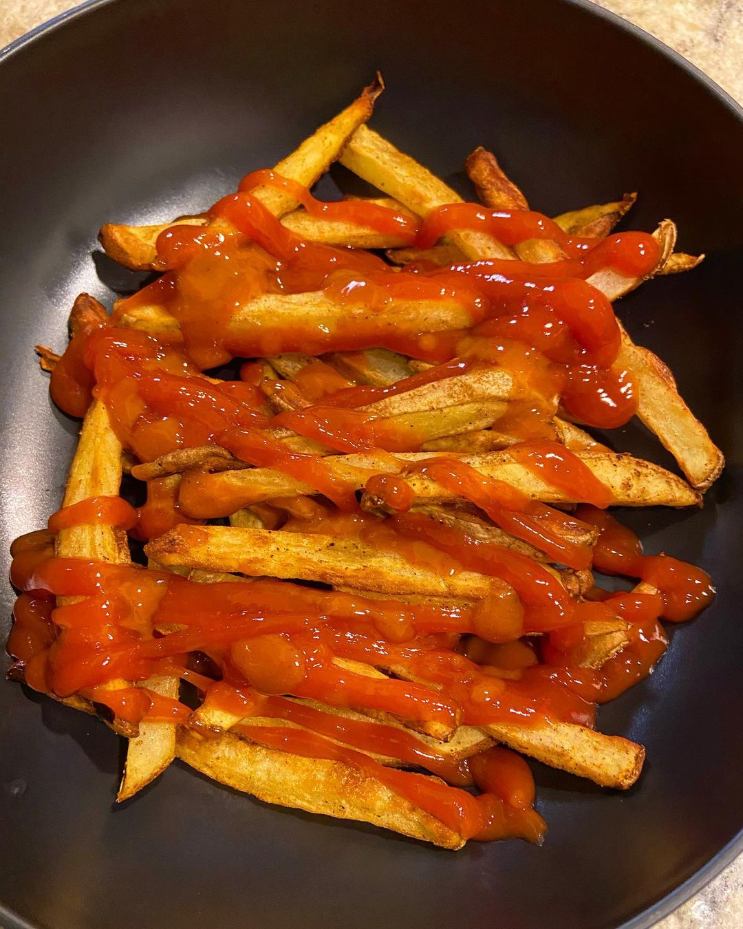 Airfryer Cajun Fries with Spices and Sauce