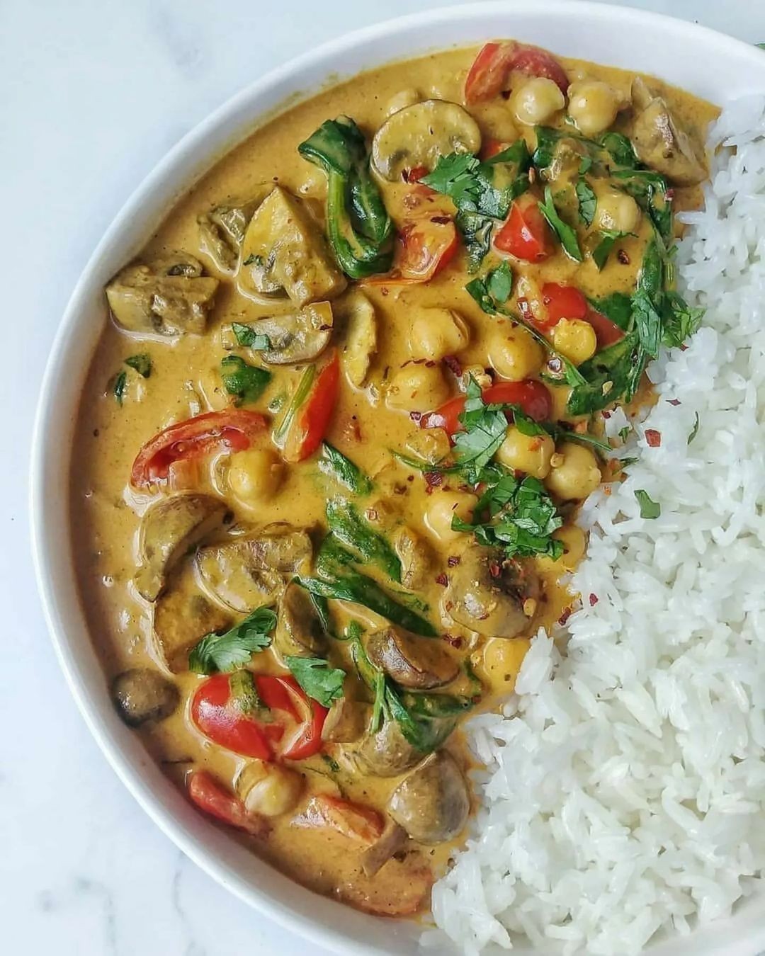 Quick Chickpea Spinach Mushroom Curry