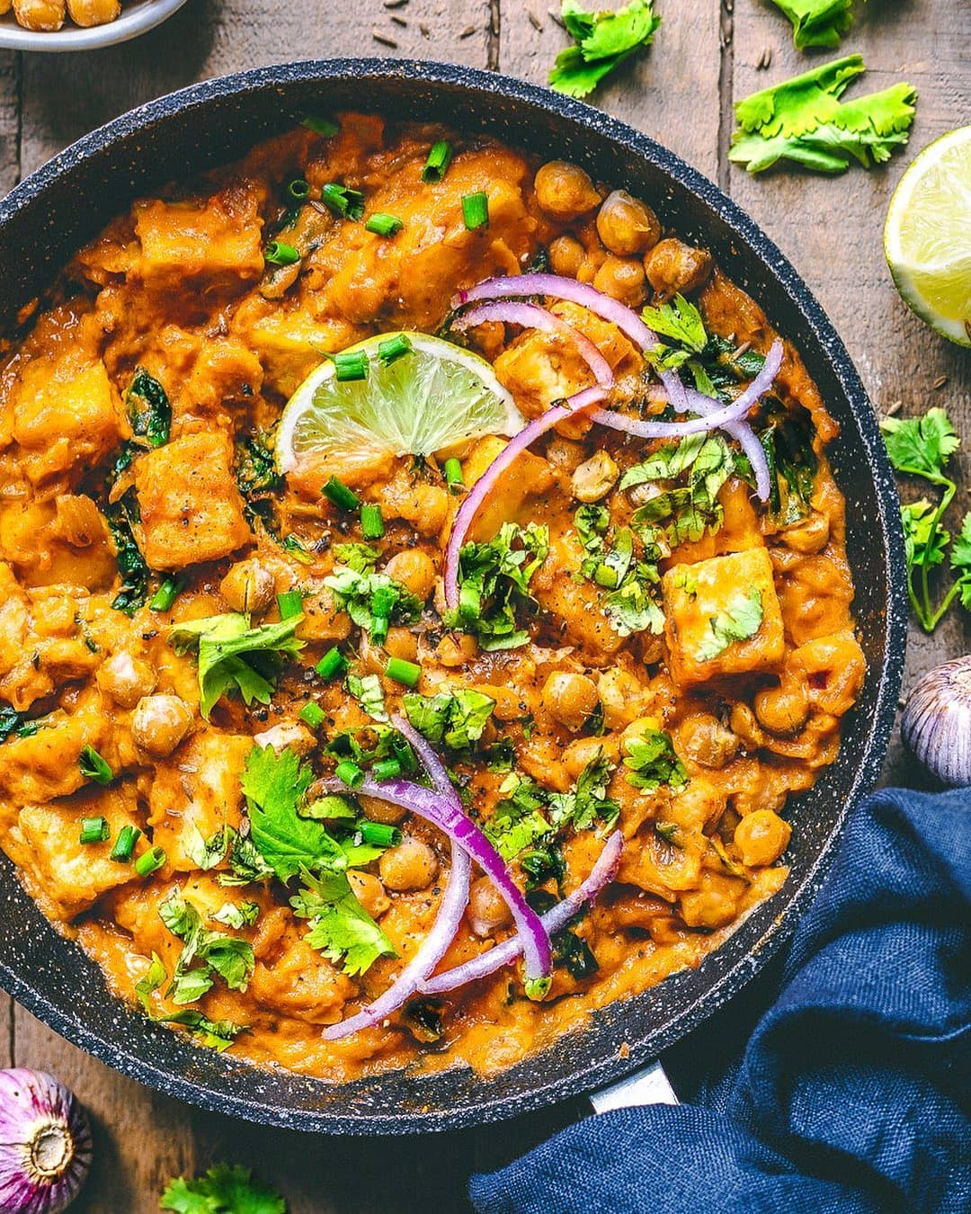 Customizable Spinach Curry with Tofu and Spices
