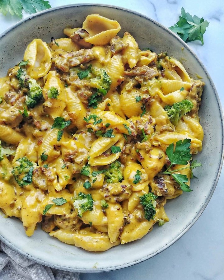 Vegan Mac and Cheese with Broccoli
