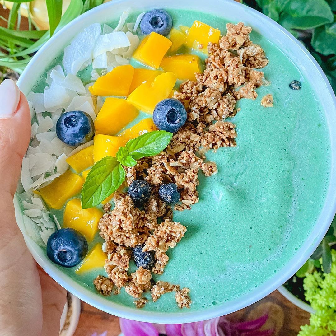 Vibrant Spirulina Passionfruit Smoothie Bowl