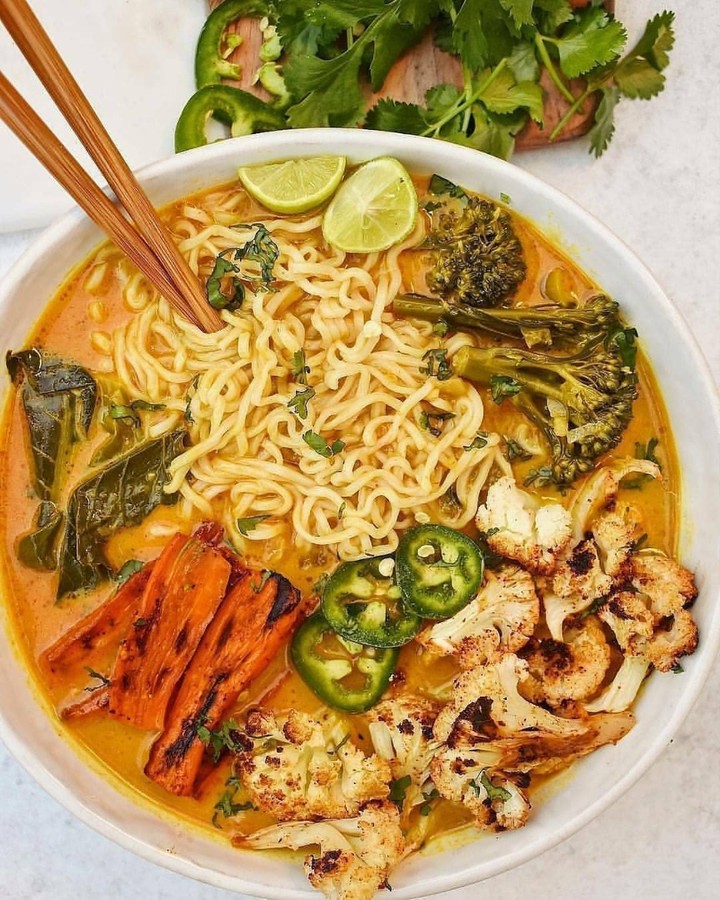 Vegan Creamy Curry Ramen Soup