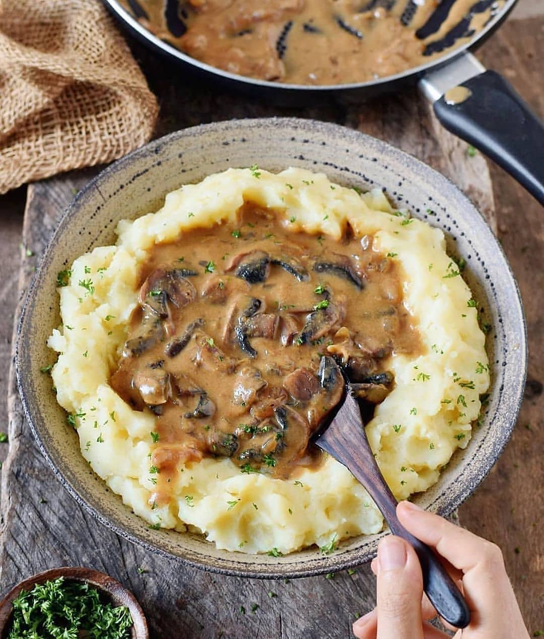 Easy Creamy Vegan Mushroom Stroganoff