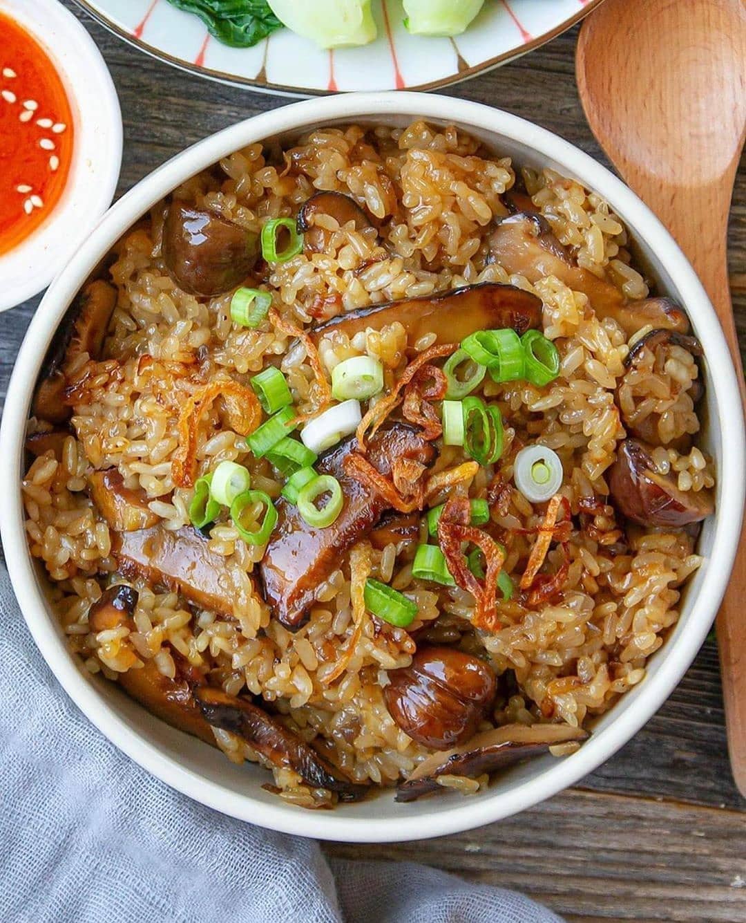 Sticky Rice Bowl with Chestnut Mushrooms