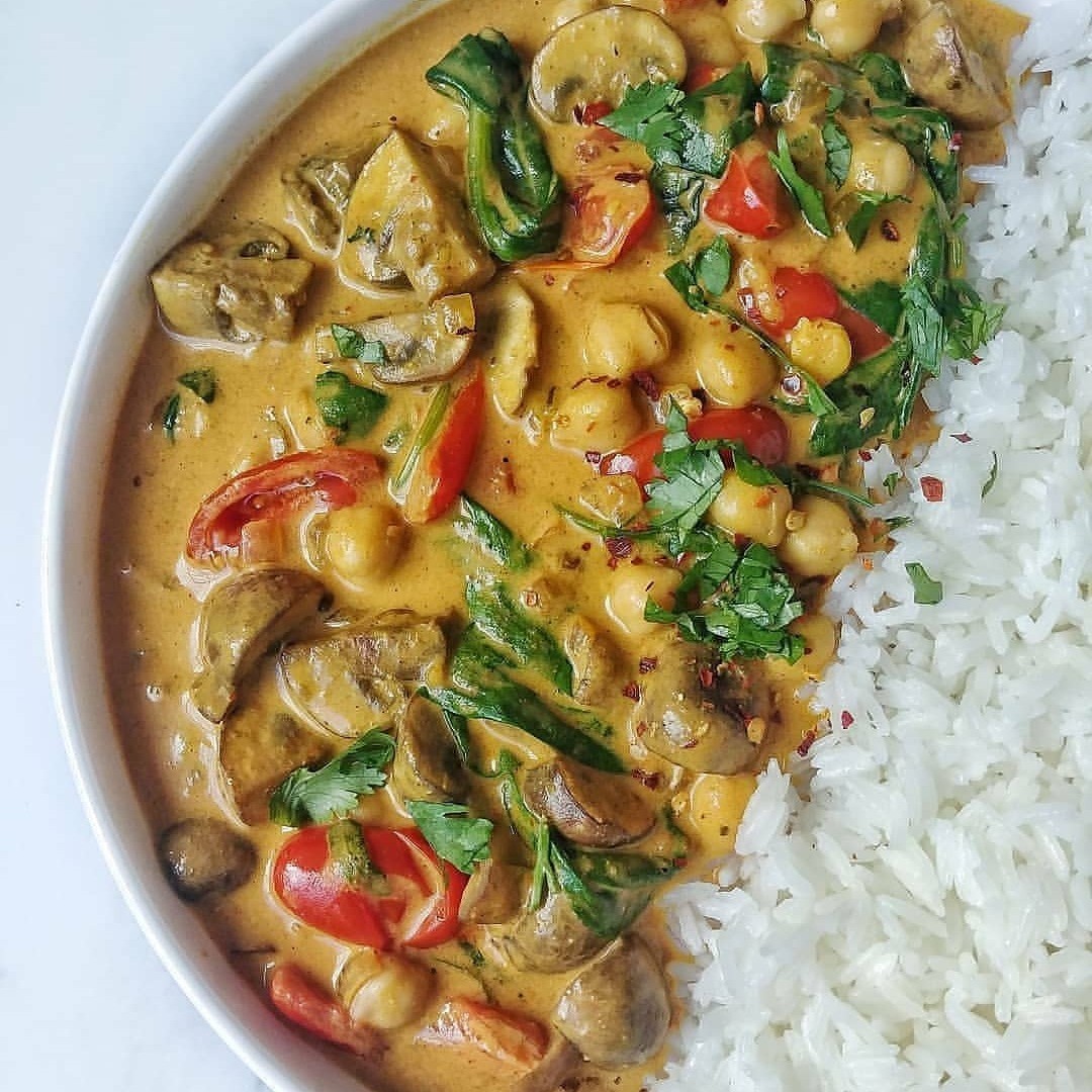 Quick Creamy Chickpea Spinach Mushroom Curry