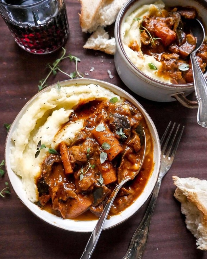 Comfy Vegan Goulash with Mashed Potatoes and Thyme