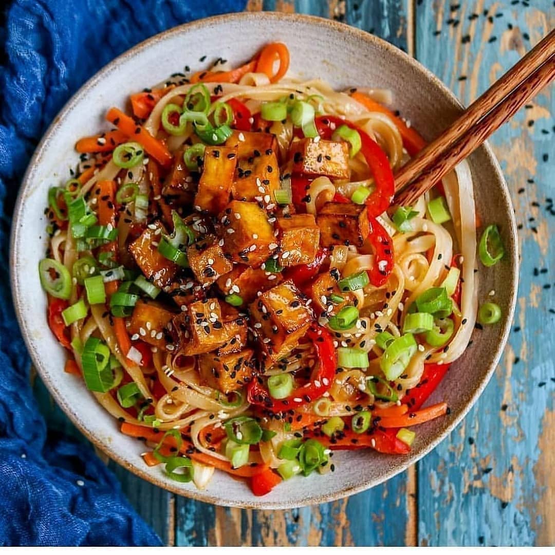 Easy Peanut Butter Tofu Stir Fry Noodles