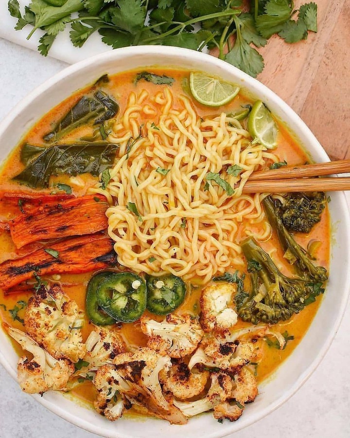 Vegan Spicy Creamy Curry Ramen Soup