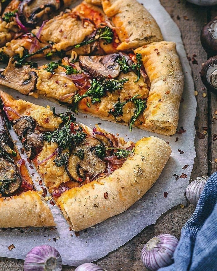 Vegan Cashew Mozzarella Pizza