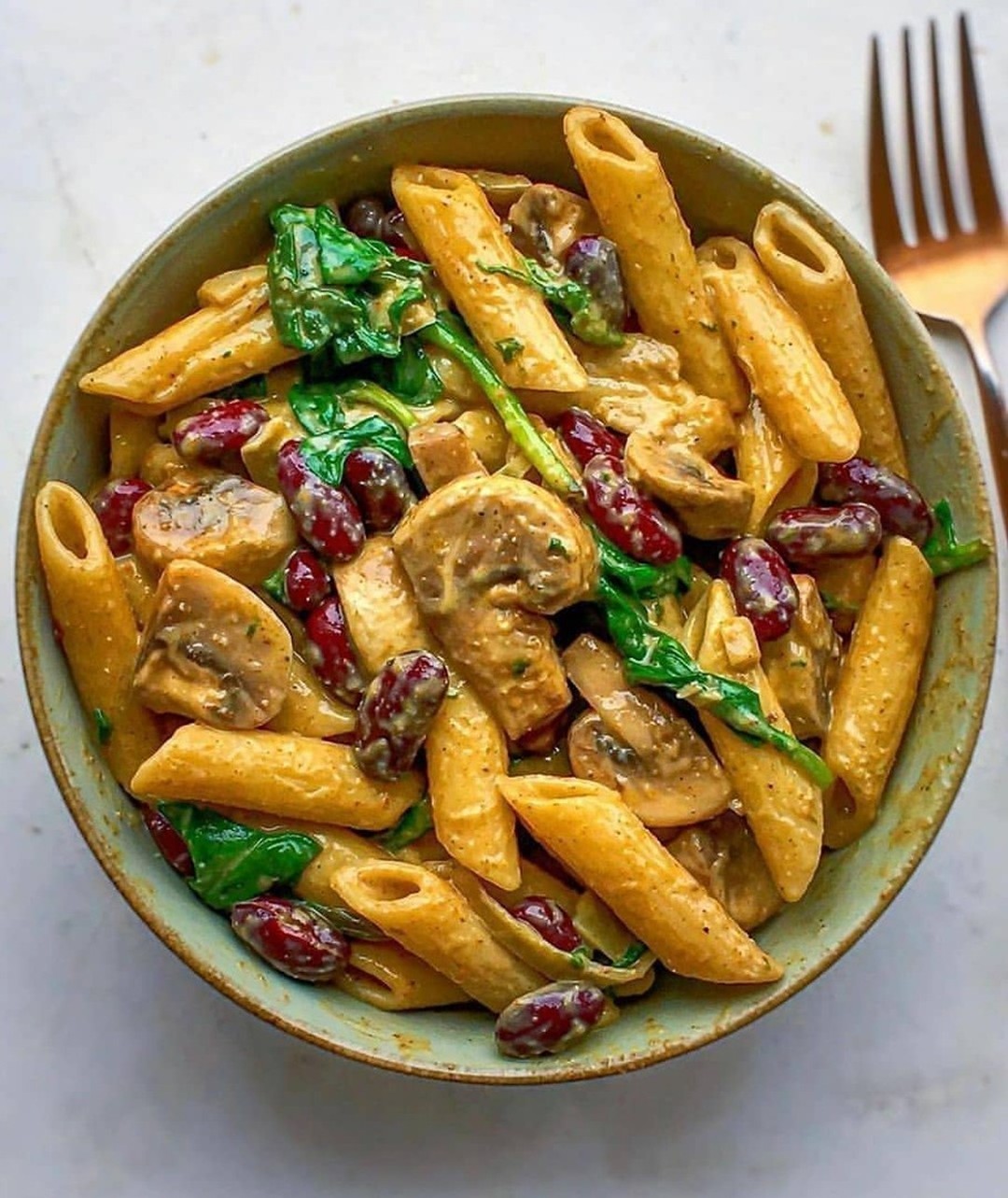 Easy Creamy Vegan Curry Pasta with Spinach