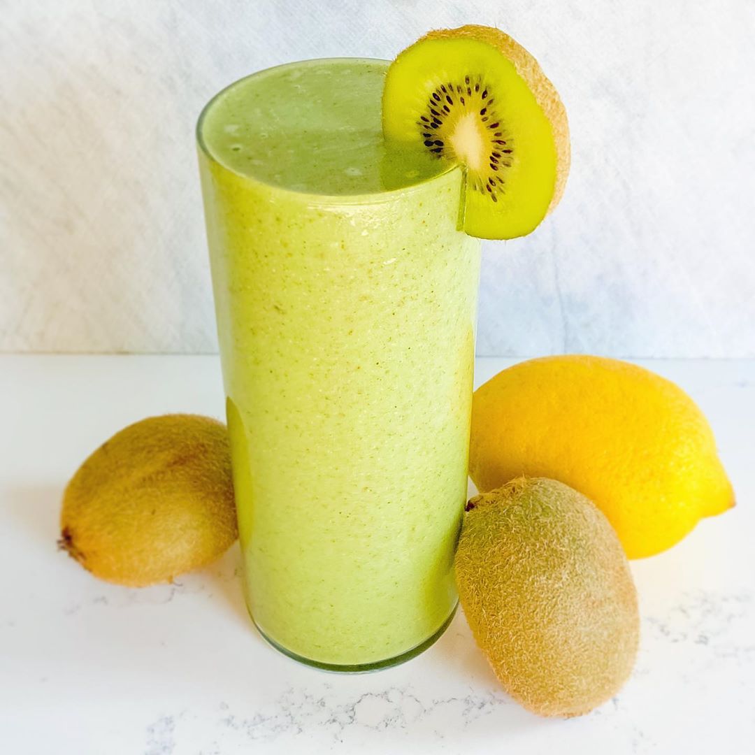 Refreshing Tropical Green Kiwi Smoothie