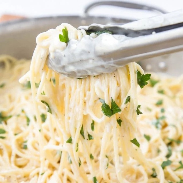Quick Creamy Four Cheese Spaghetti
