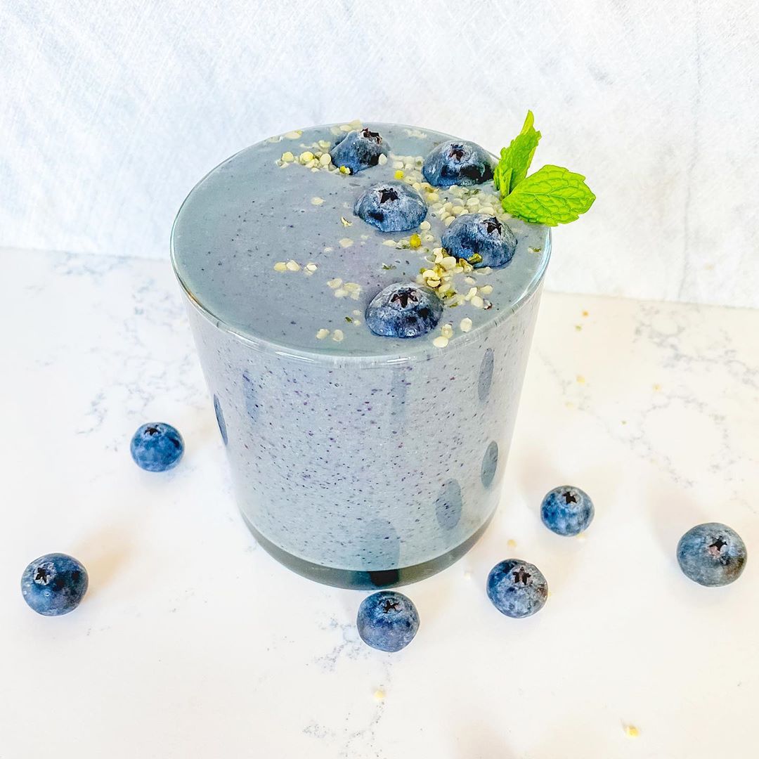 Nutrient-Packed Blue Spirulina Smoothie Drink