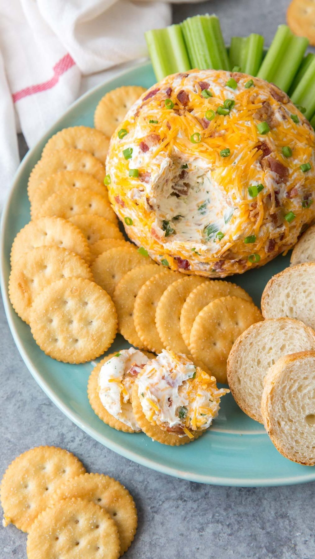 Creamy Bacon Ranch Cheeseball Party Appetizer