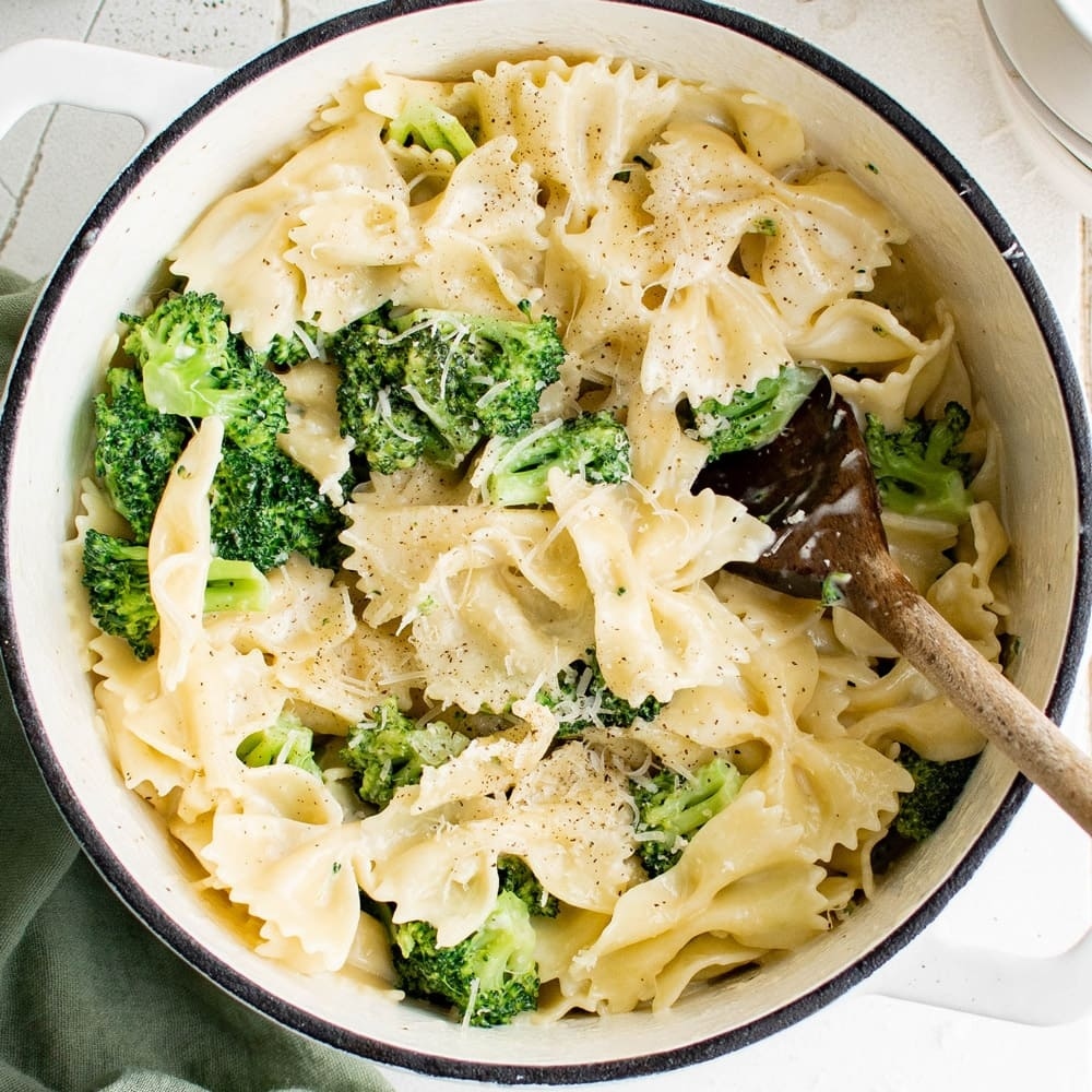 Creamy Garlic Parmesan Broccoli Pasta